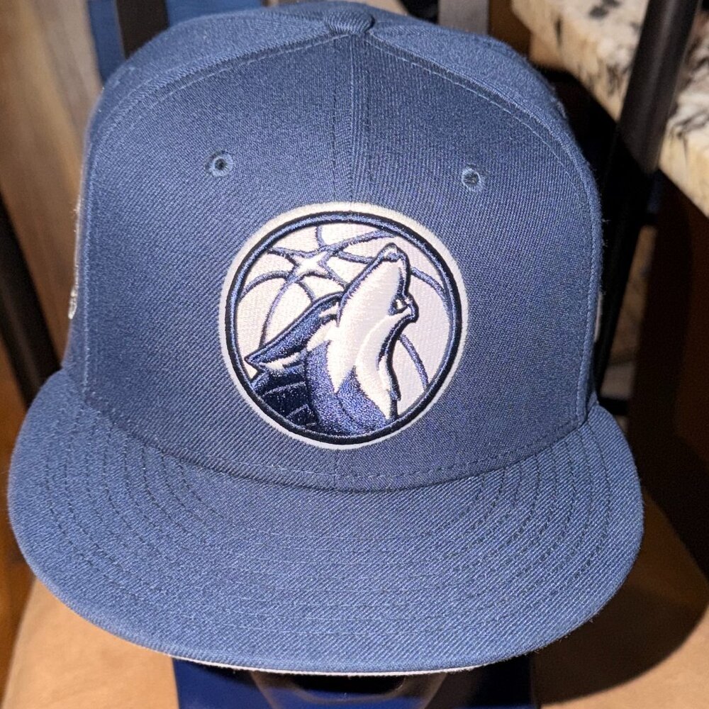 CHRISMAS DAY MINNESOTA TIMBERWOLVES STAFF NEW ERA CAP
